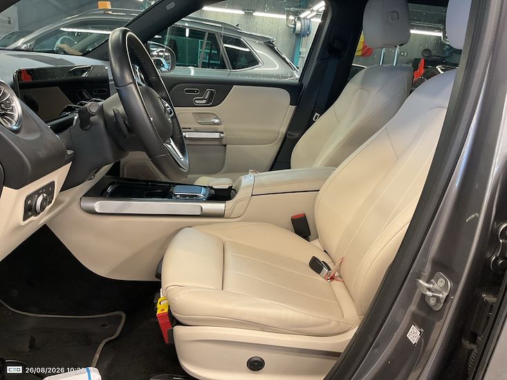 Mercedes-Benz Eqb — photo 10