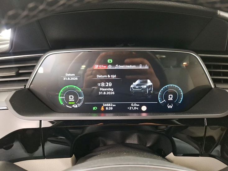 Audi Q8 — photo 10