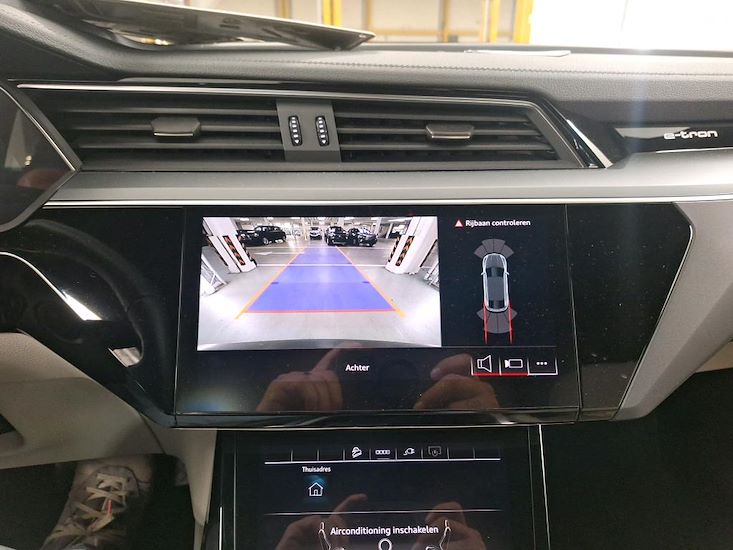 Audi Q8 — photo 12