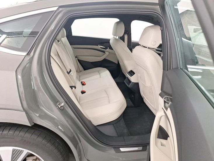 Audi Q8 — photo 6