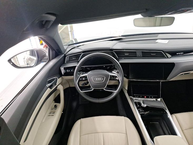 Audi Q8 — photo 8