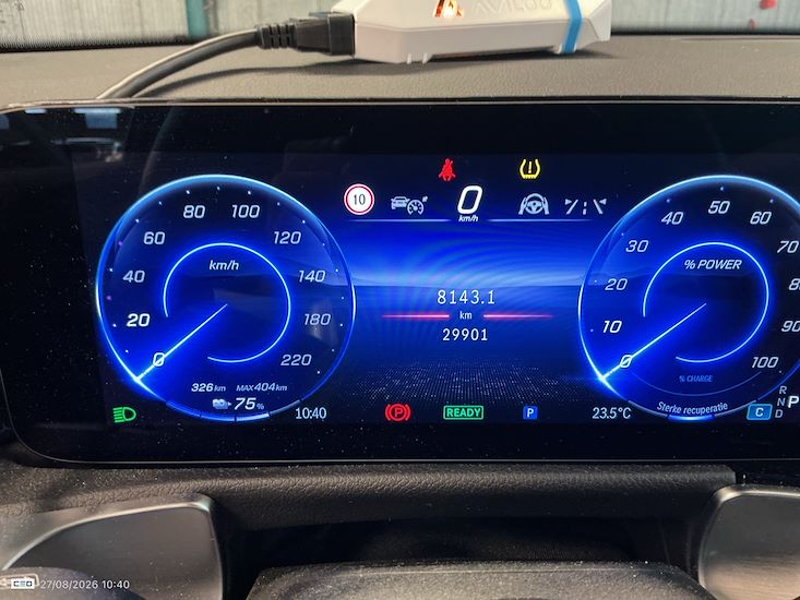 Mercedes-Benz Eqb — photo 8