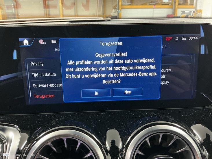 Mercedes-Benz Eqb — photo 10