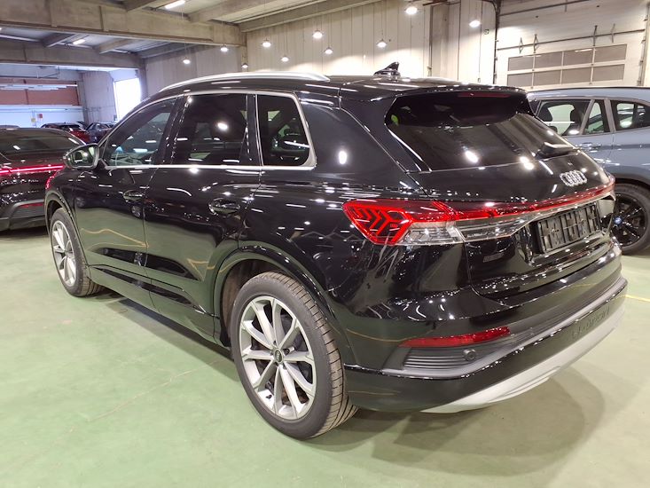 Audi Q4 — photo 2