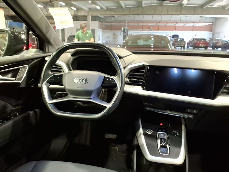 Audi Q4 — photo 6