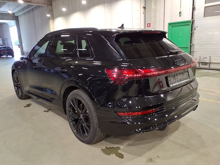 Audi E-Tron — photo 2
