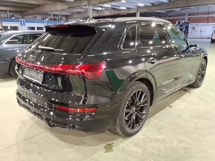 Audi E-Tron — photo 4