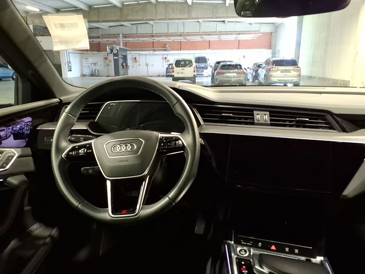 Audi E-Tron — photo 6