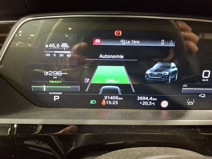 Audi E-Tron — photo 9