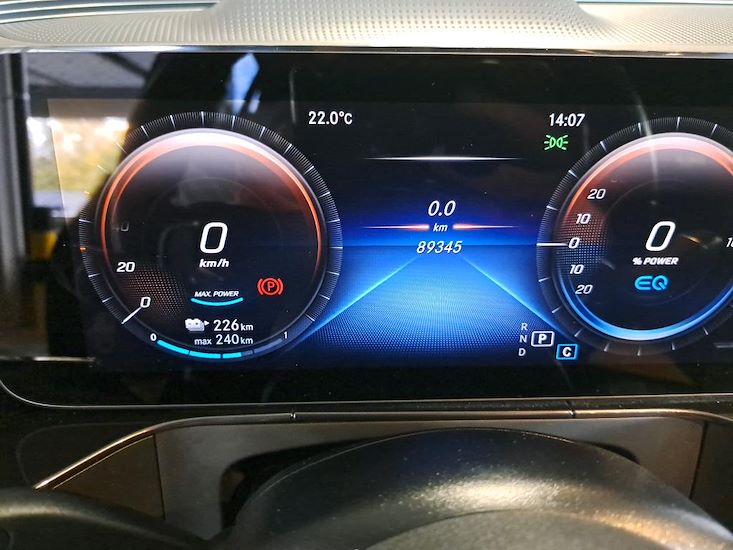 Mercedes-Benz Eqc — photo 10