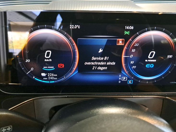 Mercedes-Benz Eqc — photo 13