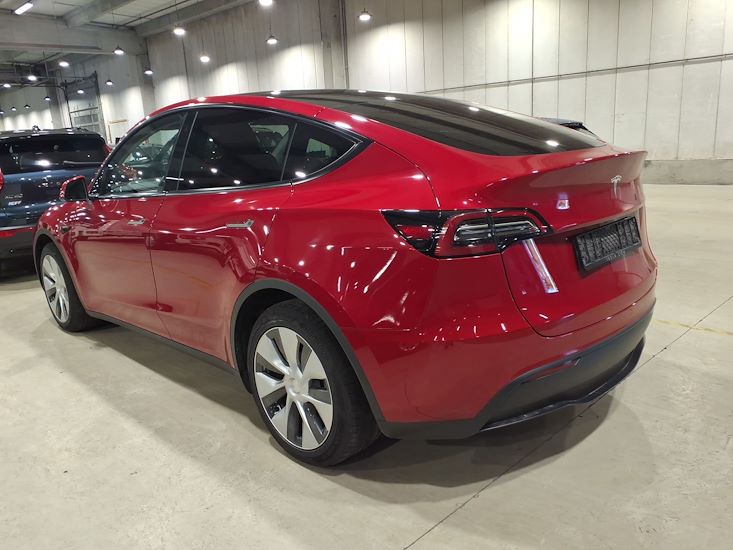 Tesla Model Y — photo 2
