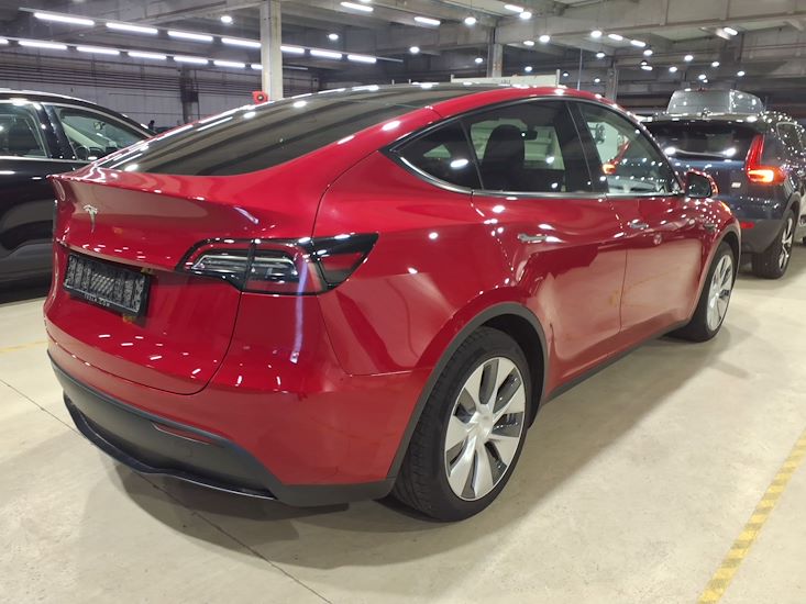 Tesla Model Y — photo 4