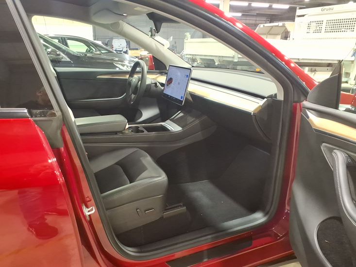 Tesla Model Y — photo 7