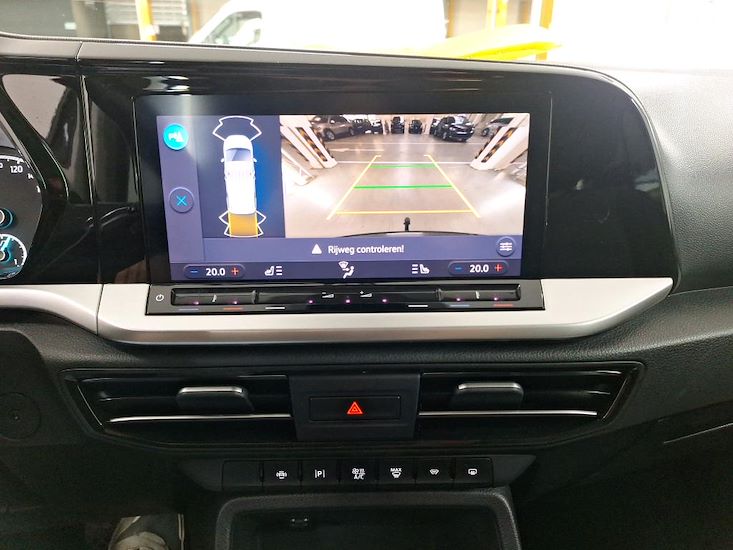 Ford Grand Tourneo Connect — photo 11