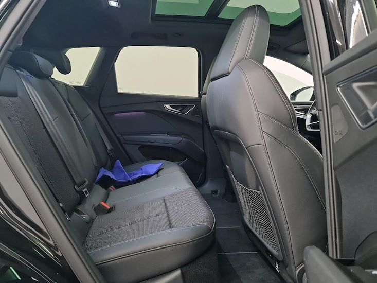 Audi Q4 — photo 6