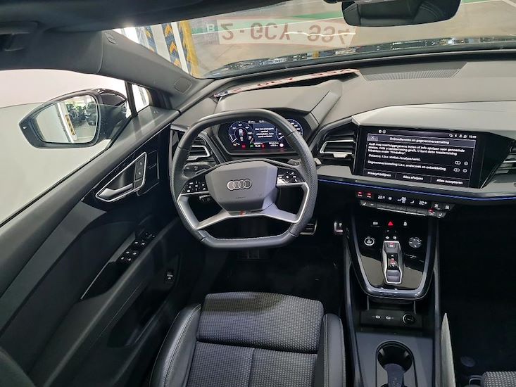 Audi Q4 — photo 8
