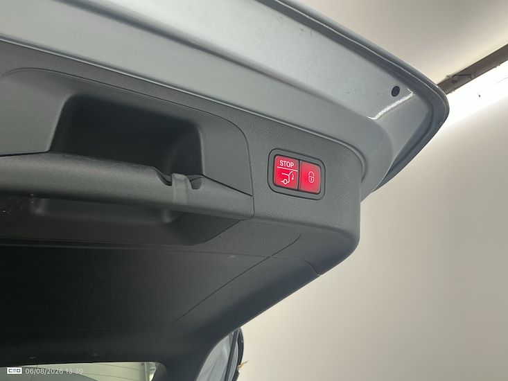 Mercedes-Benz Eqc — photo 15