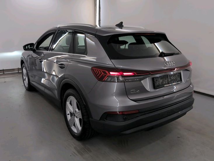 Audi Q4 — photo 3
