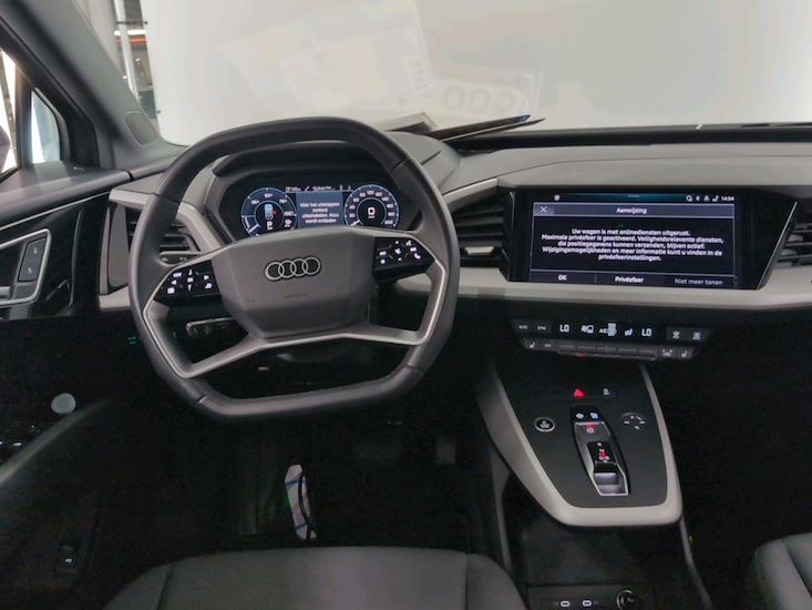 Audi Q4 — photo 8