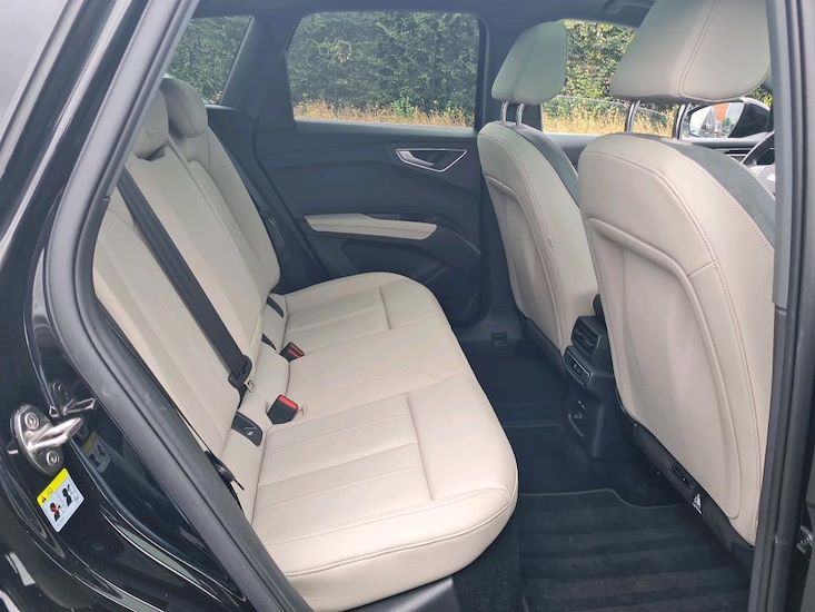 Audi Q4 — photo 6