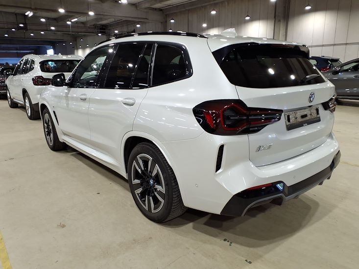 Bmw Ix3 — photo 2
