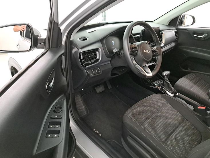 Kia Stonic — photo 5