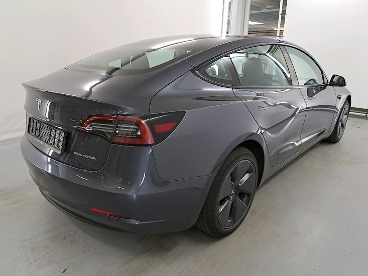 Tesla Model 3 — photo 4