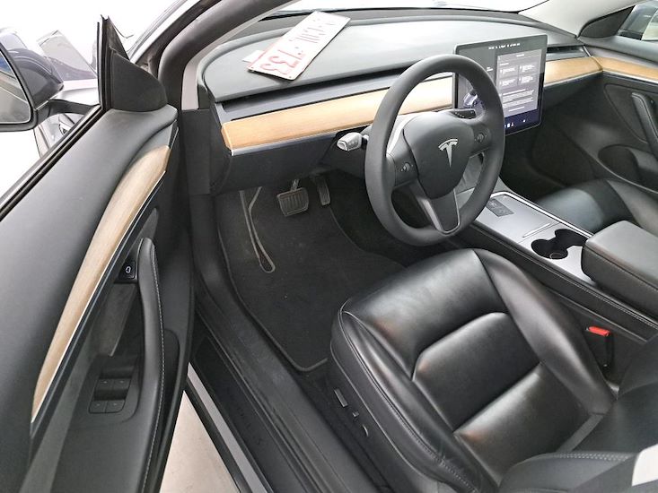 Tesla Model 3 — photo 5