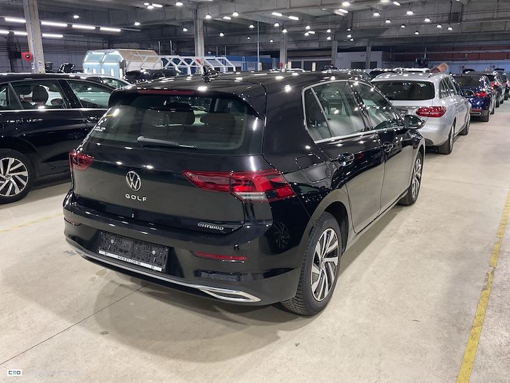 Volkswagen Golf — photo 4