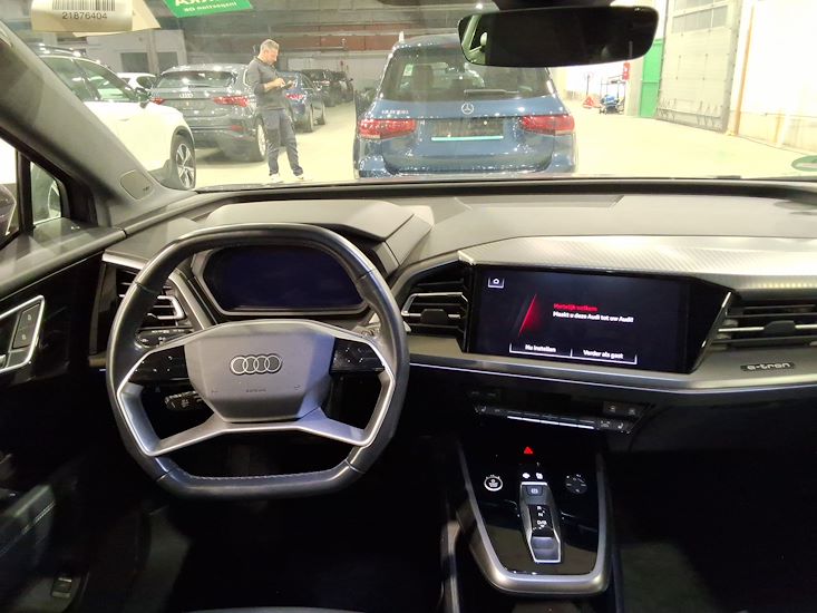 Audi Q4 — photo 6