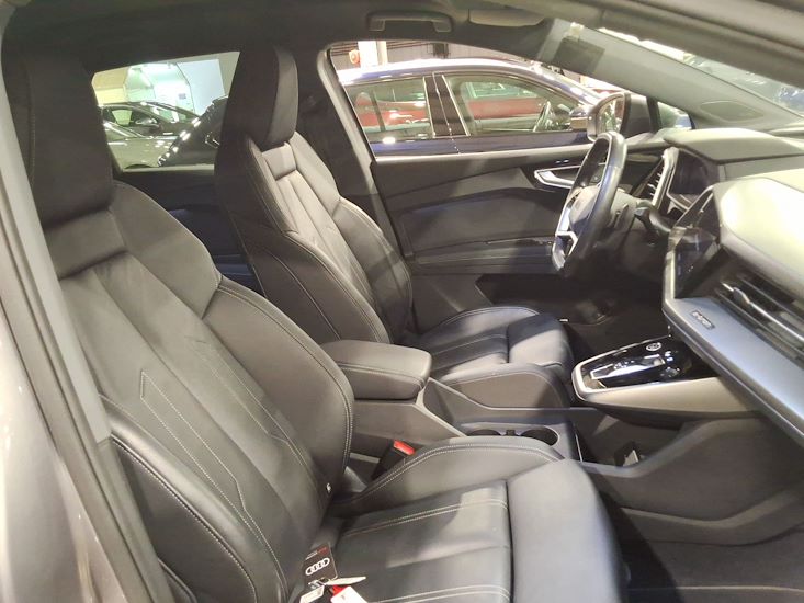 Audi Q4 — photo 7