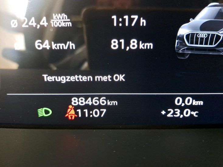 Audi E-Tron — photo 10