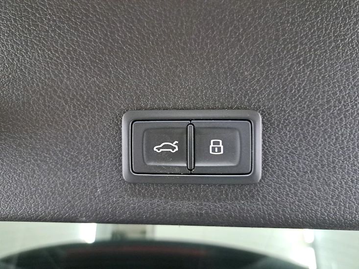 Audi E-Tron — photo 12