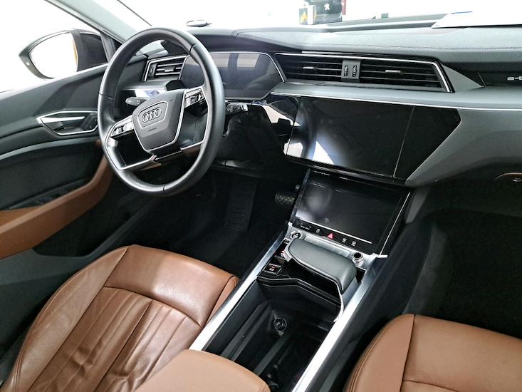 Audi E-Tron — photo 8