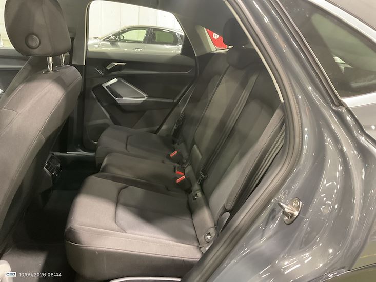 Audi Q3 — photo 11