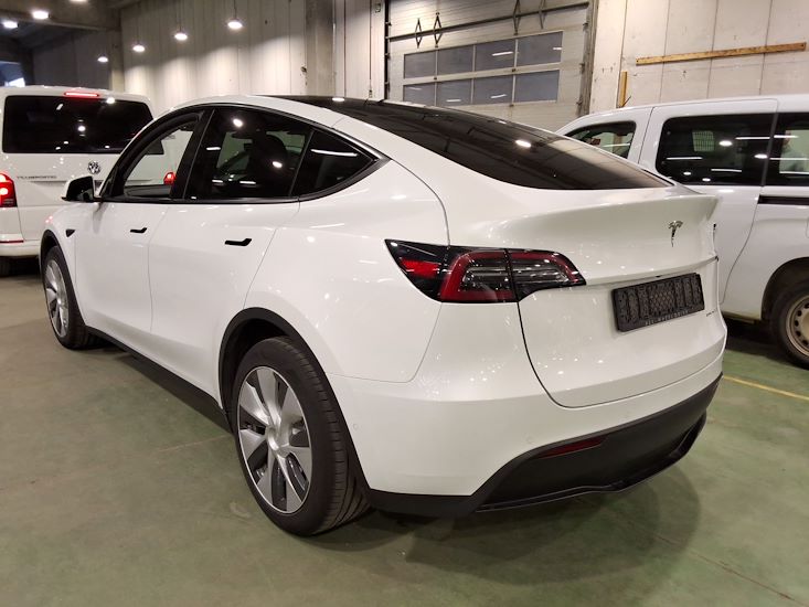 Tesla Model Y — photo 2