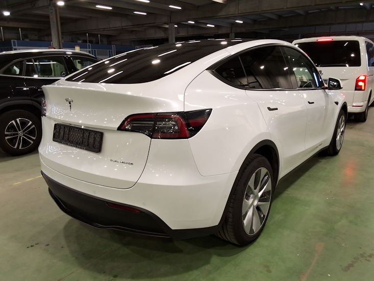 Tesla Model Y — photo 4
