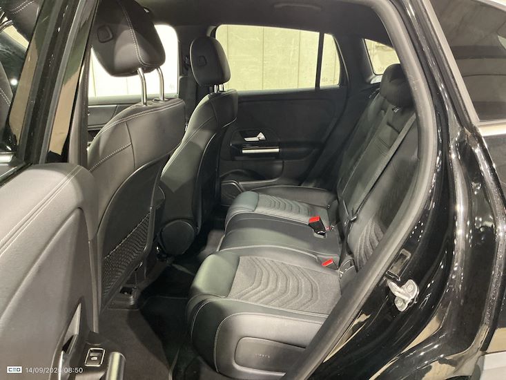 Mercedes-Benz Eqa — photo 11