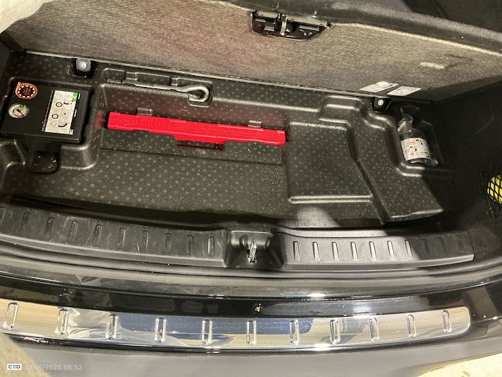 Mercedes-Benz Eqa — photo 13