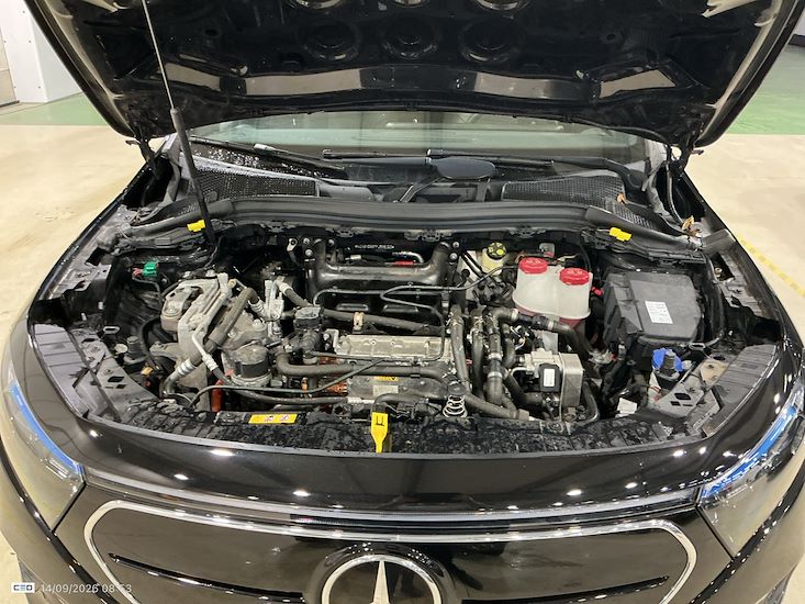 Mercedes-Benz Eqa — photo 6