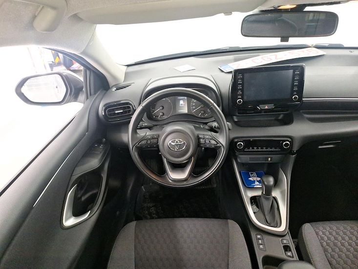 Toyota Yaris — photo 8
