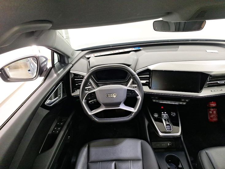 Audi Q4 — photo 8