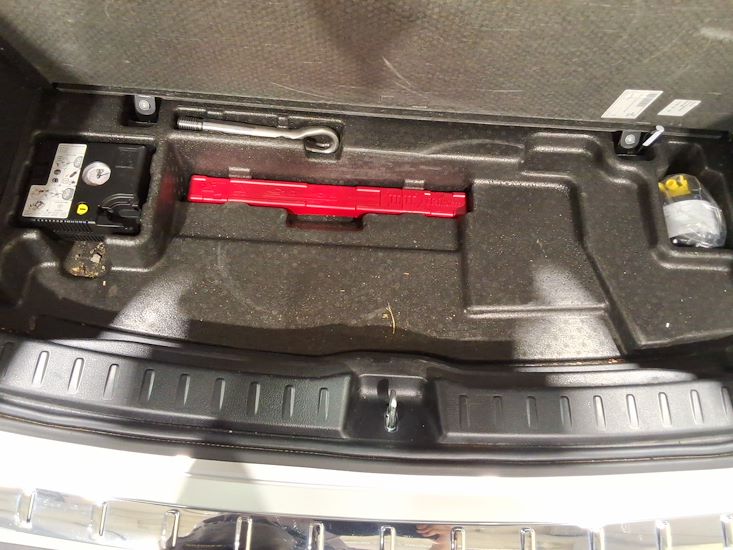 Mercedes-Benz Eqa — photo 11
