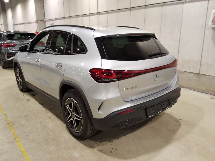 Mercedes-Benz Eqa — photo 2