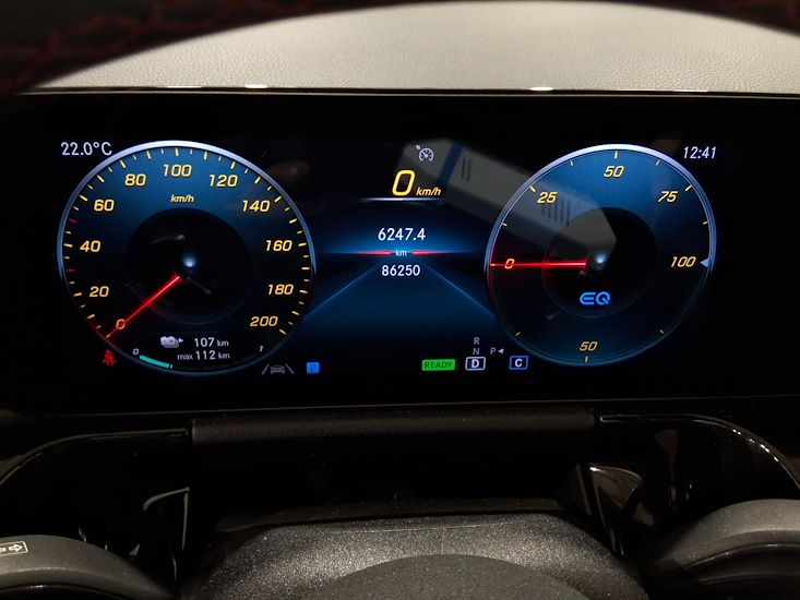 Mercedes-Benz Eqa — photo 9