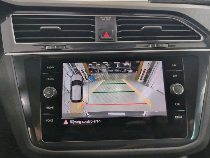 Volkswagen Tiguan — photo 12