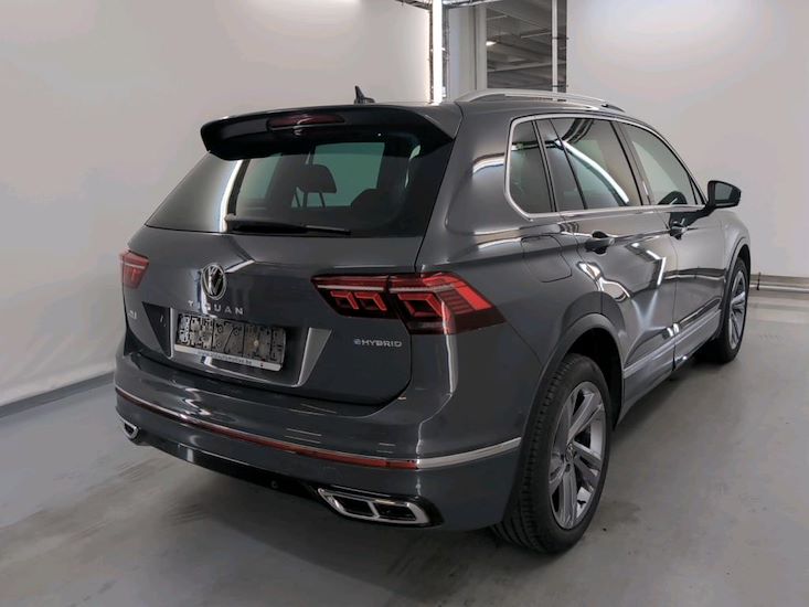 Volkswagen Tiguan — photo 4