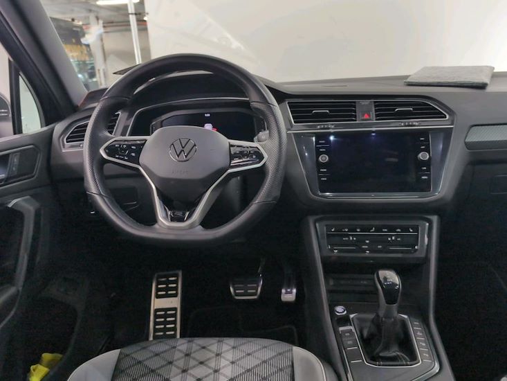 Volkswagen Tiguan — photo 8