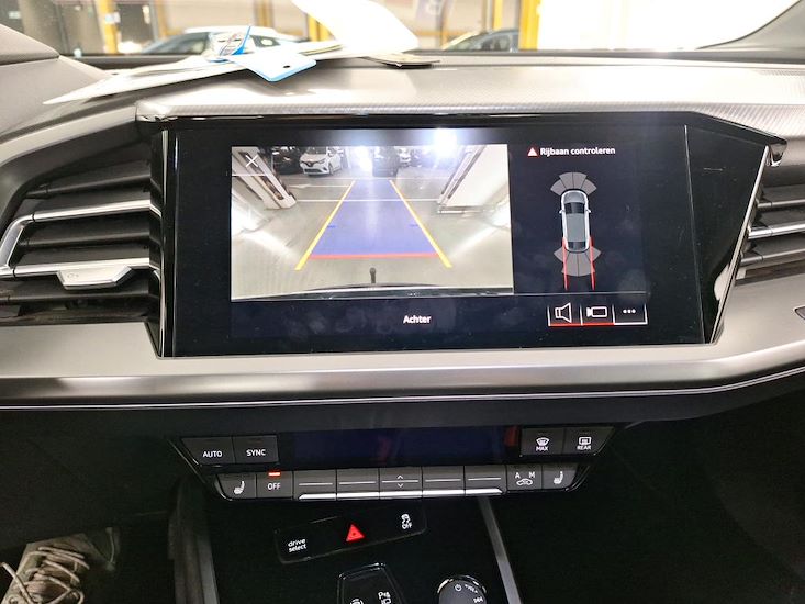 Audi Q4 — photo 12